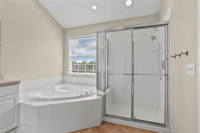 1600 Sunnington Grove Drive, Dayton, OH 45458