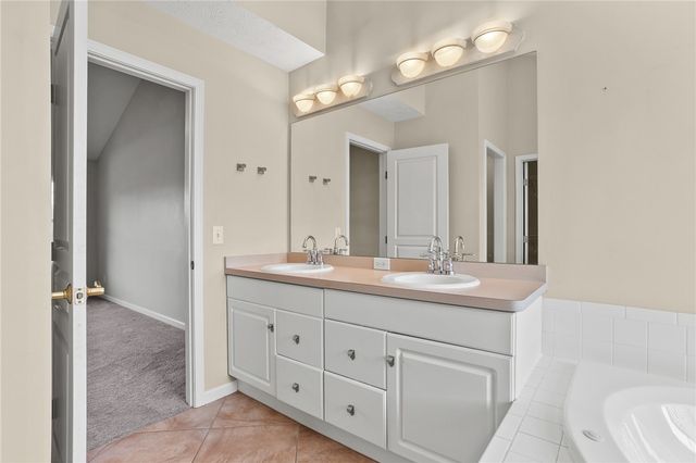1600 Sunnington Grove Drive, Dayton, OH 45458