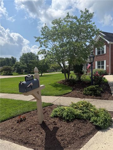 1600 Sunnington Grove Drive, Dayton, OH 45458