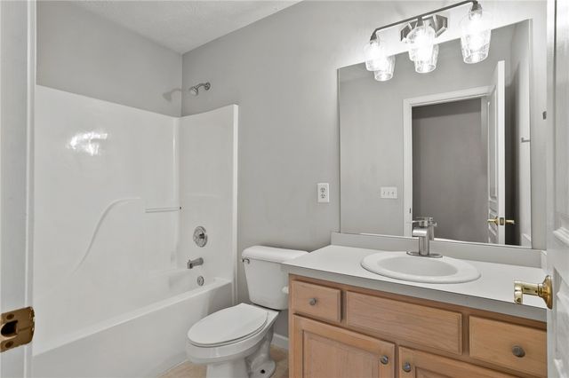 1600 Sunnington Grove Drive, Dayton, OH 45458