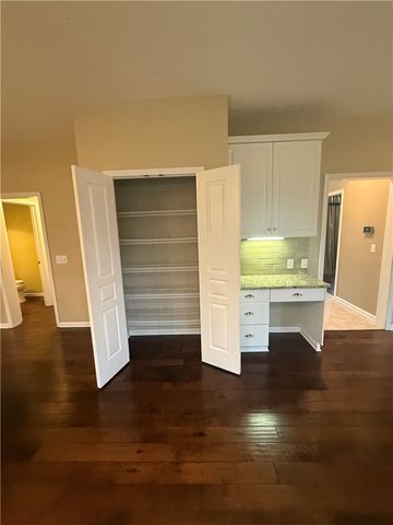 1600 Sunnington Grove Drive, Dayton, OH 45458