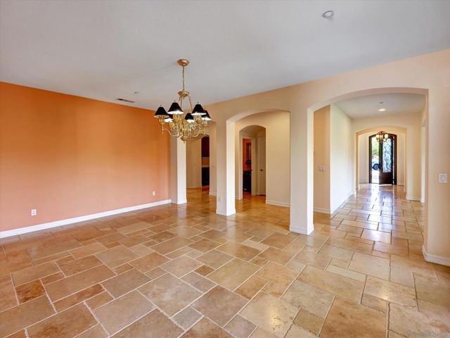 25440 Rue Lausanne, Escondido, CA 92026