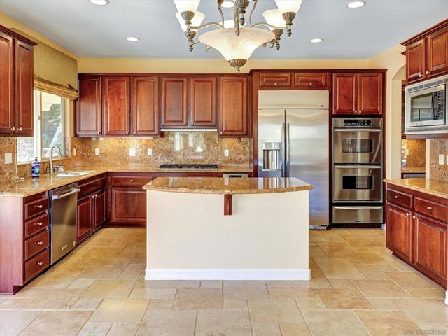 25440 Rue Lausanne, Escondido, CA 92026