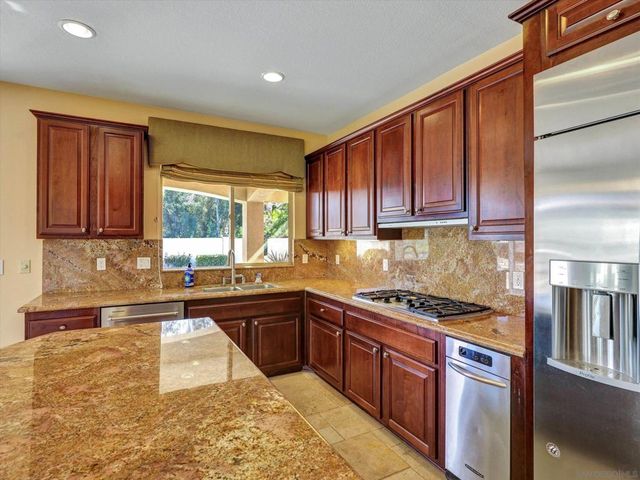 25440 Rue Lausanne, Escondido, CA 92026