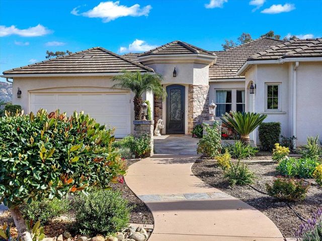 25440 Rue Lausanne, Escondido, CA 92026