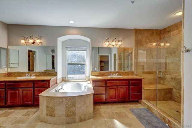 25440 Rue Lausanne, Escondido, CA 92026