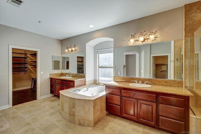 25440 Rue Lausanne, Escondido, CA 92026