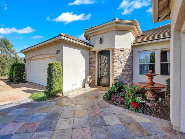 25440 Rue Lausanne, Escondido, CA 92026