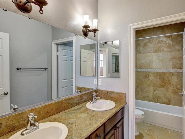 25440 Rue Lausanne, Escondido, CA 92026