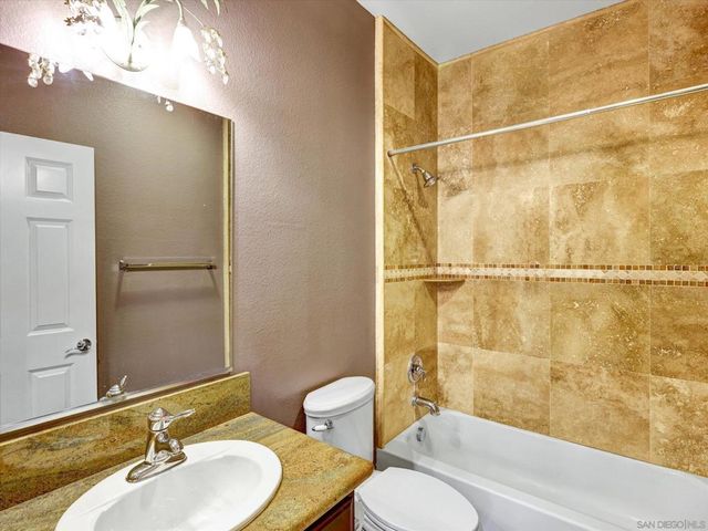 25440 Rue Lausanne, Escondido, CA 92026