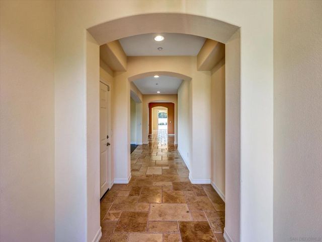 25440 Rue Lausanne, Escondido, CA 92026