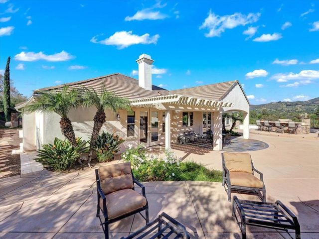 25440 Rue Lausanne, Escondido, CA 92026