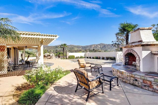 25440 Rue Lausanne, Escondido, CA 92026