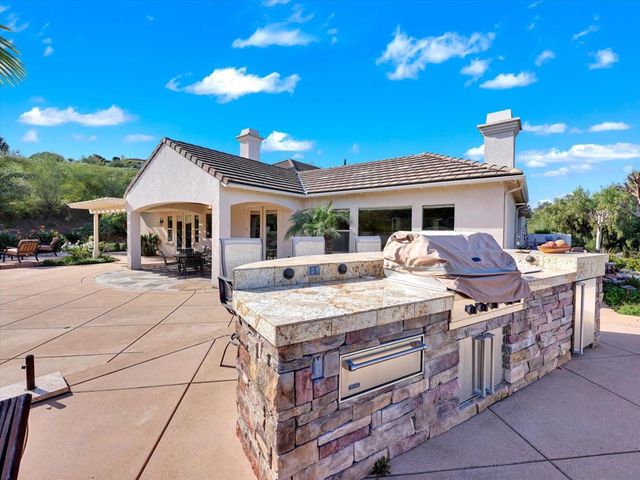 25440 Rue Lausanne, Escondido, CA 92026