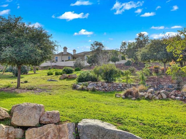 25440 Rue Lausanne, Escondido, CA 92026