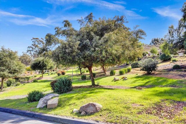 25440 Rue Lausanne, Escondido, CA 92026