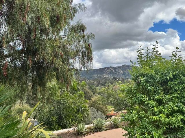 25440 Rue Lausanne, Escondido, CA 92026