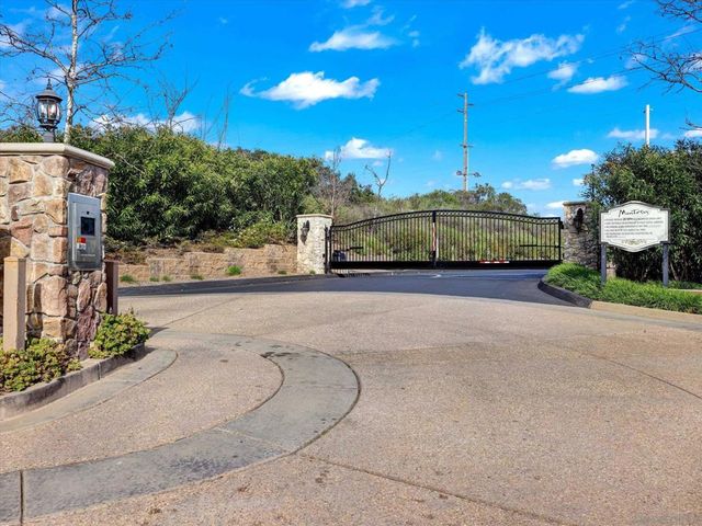 25440 Rue Lausanne, Escondido, CA 92026