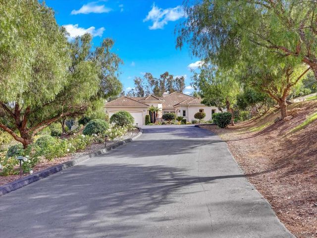 25440 Rue Lausanne, Escondido, CA 92026