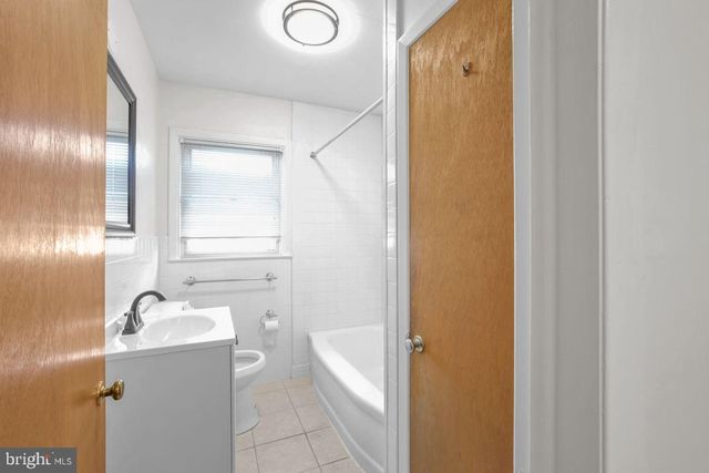 12 GREGG AVE, Newport, DE 19804