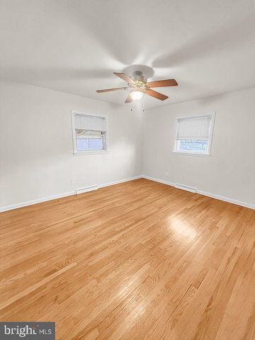 12 GREGG AVE, Newport, DE 19804