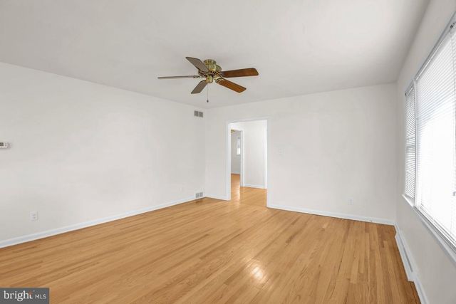 12 GREGG AVE, Newport, DE 19804