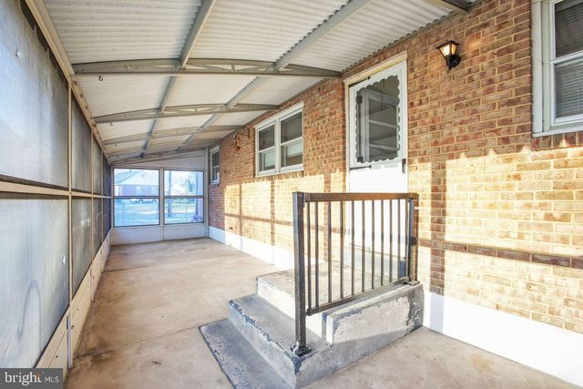 12 GREGG AVE, Newport, DE 19804