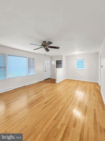 12 GREGG AVE, Newport, DE 19804