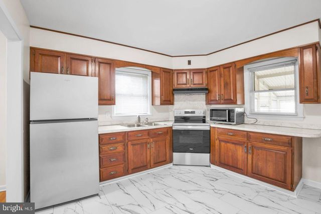 12 GREGG AVE, Newport, DE 19804