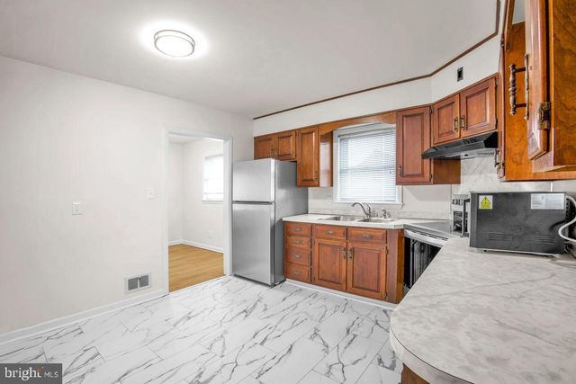 12 GREGG AVE, Newport, DE 19804