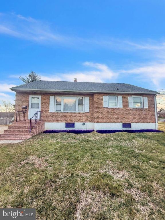 12 GREGG AVE, Newport, DE 19804