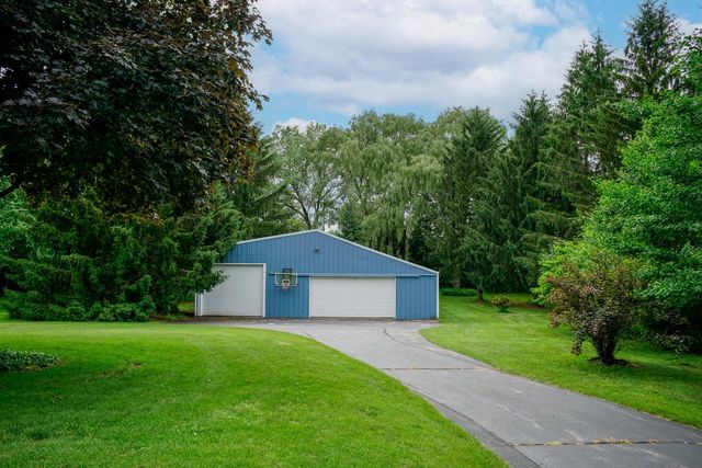 W245N4749 Swan ROAD, Pewaukee, WI 53072