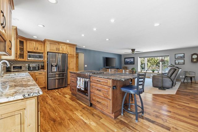 W245N4749 Swan ROAD, Pewaukee, WI 53072