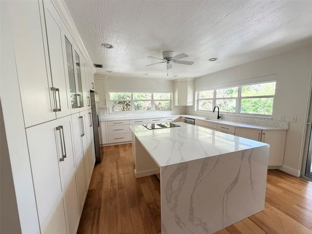 551 LAKE AVENUE, Altamonte Springs, FL 32701