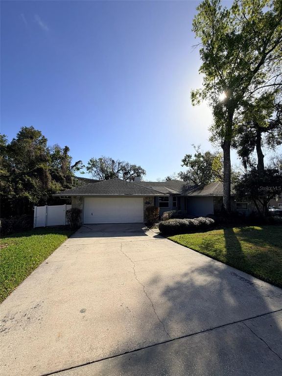 551 LAKE AVENUE, Altamonte Springs, FL 32701