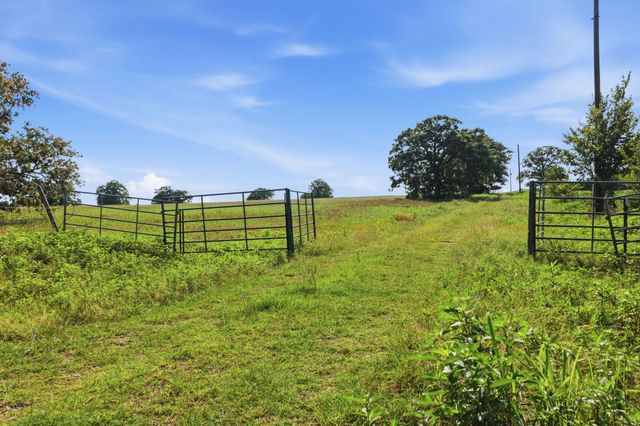 5615 N Farm Market 51, Weatherford, TX 76085