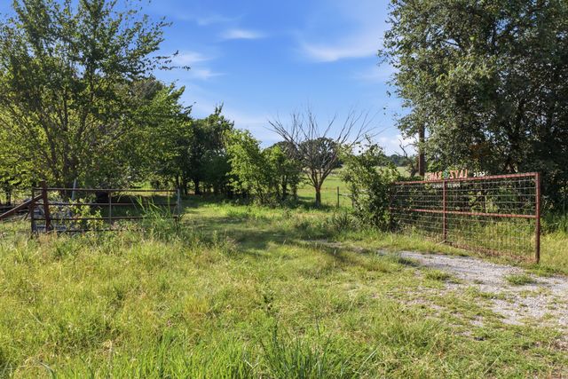 5615 N Farm Market 51, Weatherford, TX 76085
