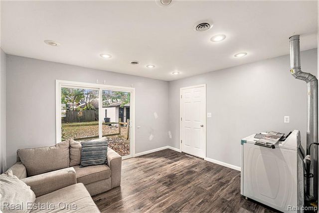 8276 Timken Avenue, Warren, MI 48089