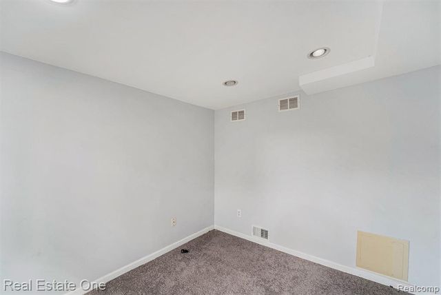 8276 Timken Avenue, Warren, MI 48089