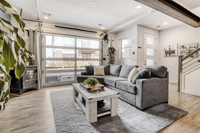 19562 E Sunset Circle, Centennial, CO 80015