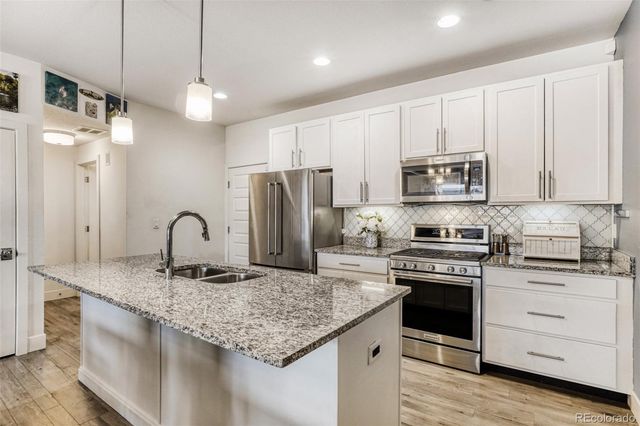 19562 E Sunset Circle, Centennial, CO 80015