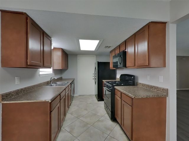 1911 Deaf Smith Drive, Richmond, TX 77406