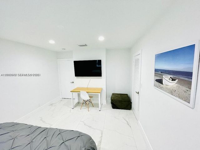 218 SE 3rd Pl 0, Dania Beach, FL 33004