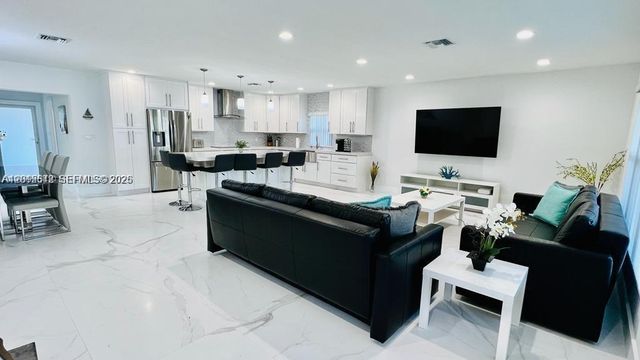 218 SE 3rd Pl 0, Dania Beach, FL 33004