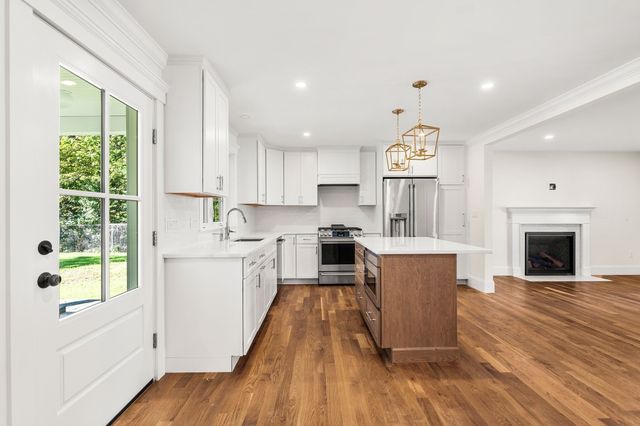 10 Harvey Park, Lynnfield, MA 01940