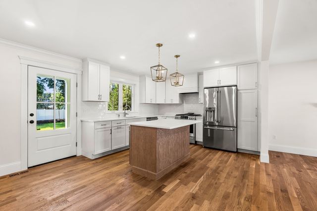 10 Harvey Park, Lynnfield, MA 01940