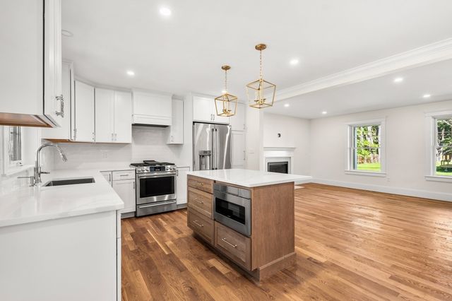10 Harvey Park, Lynnfield, MA 01940