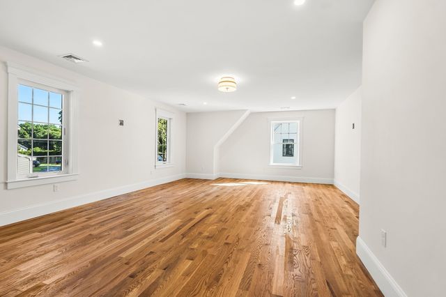 10 Harvey Park, Lynnfield, MA 01940