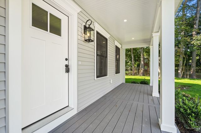 10 Harvey Park, Lynnfield, MA 01940