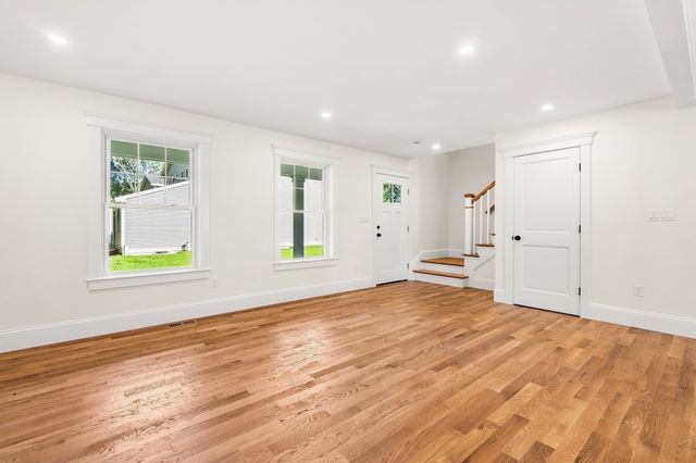 10 Harvey Park, Lynnfield, MA 01940
